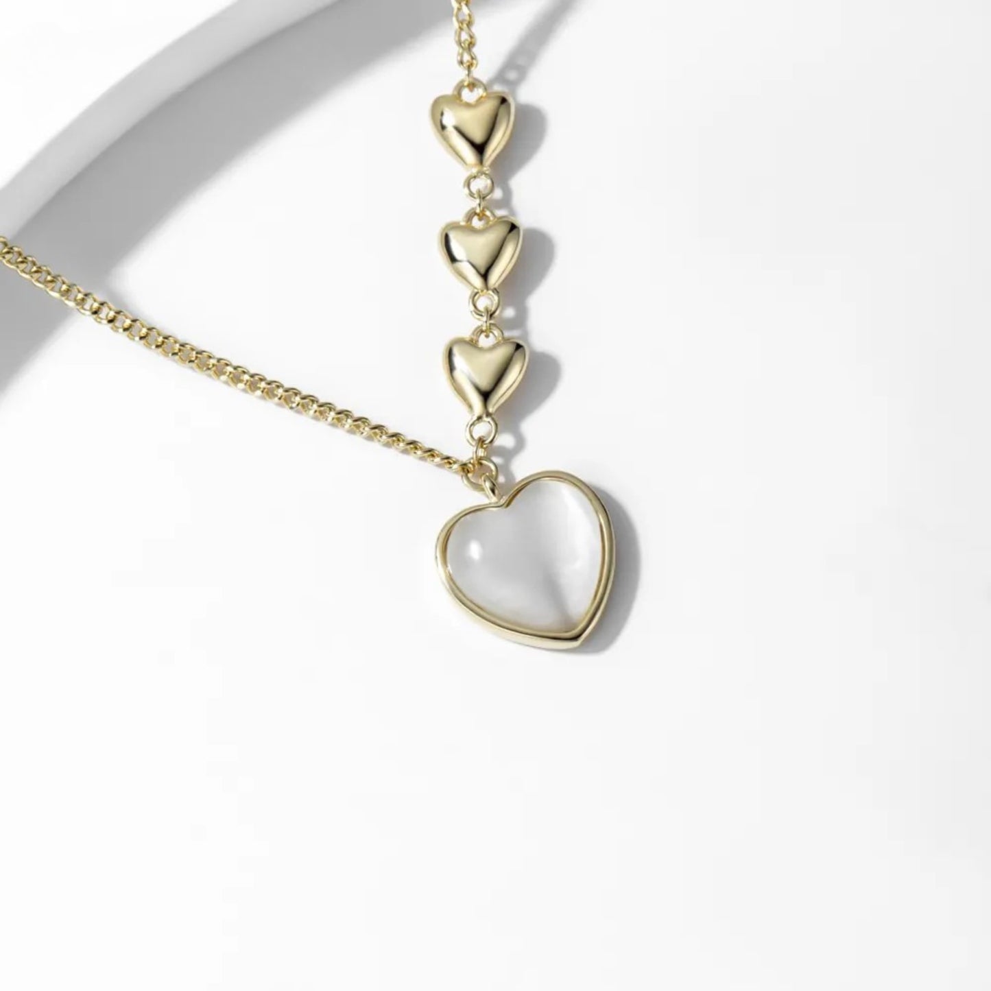 Collar Corazones Dorados de Amor