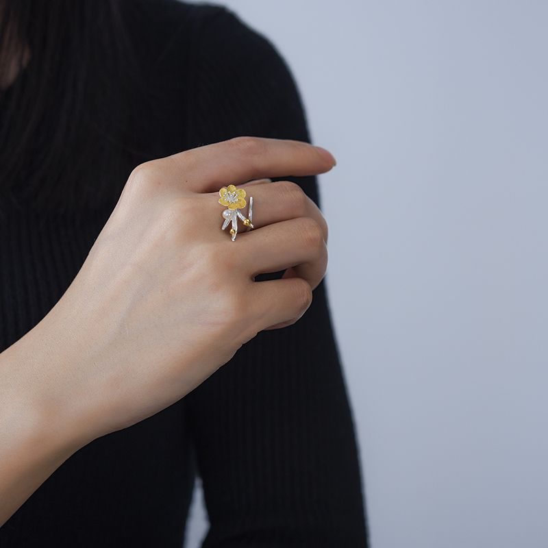 anillo flor de ciruelo con perla blanca