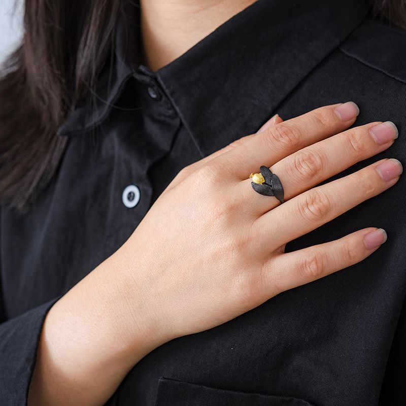 Anillo Flor de Granada de plata de ley 925 pura y oro negro, Calidad Española, 100% Hecho a Mano para mujeres