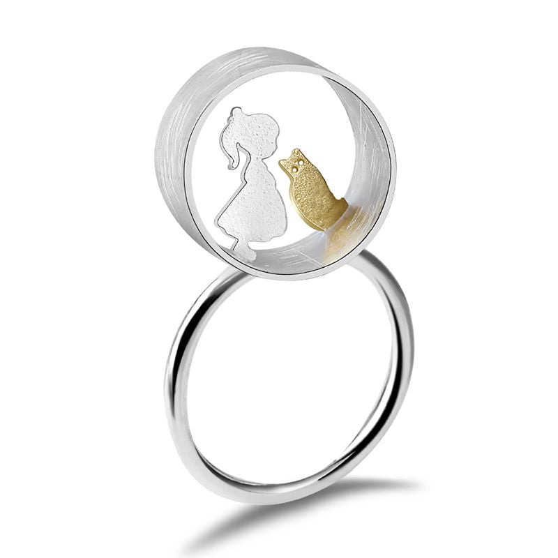 I'm with my beautiful cat ring in pure sterling silver and 18k gold unisex