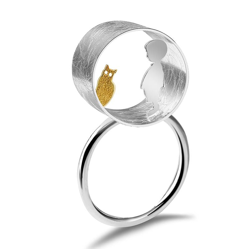 I'm with my beautiful cat ring in pure sterling silver and 18k gold unisex