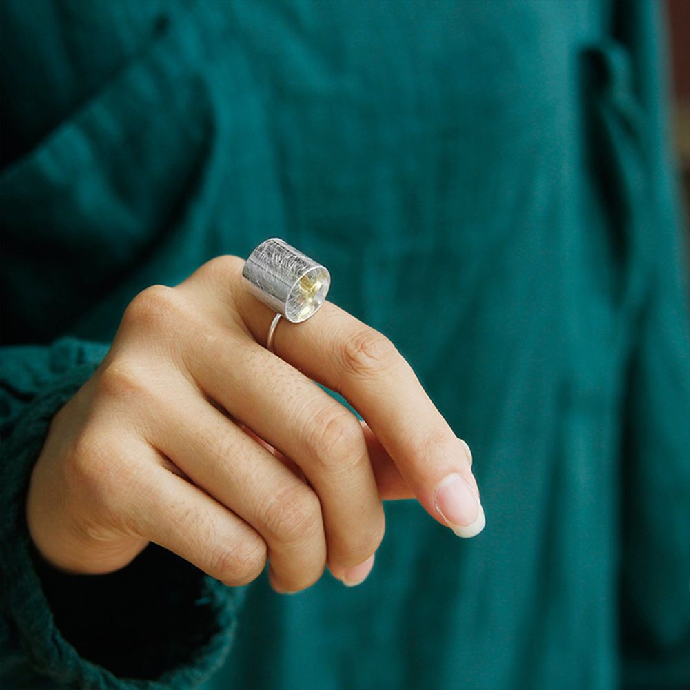 I'm with my beautiful cat ring in pure sterling silver and 18k gold unisex