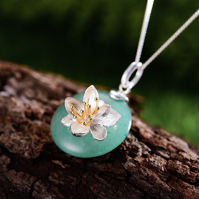 Collana Lotus Whispers con pietra avventurina