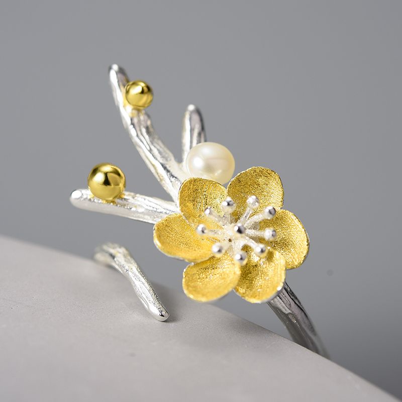 anillo flor de ciruelo con perla blanca