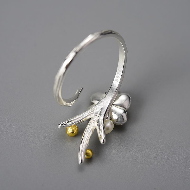 anillo flor de ciruelo con perla blanca