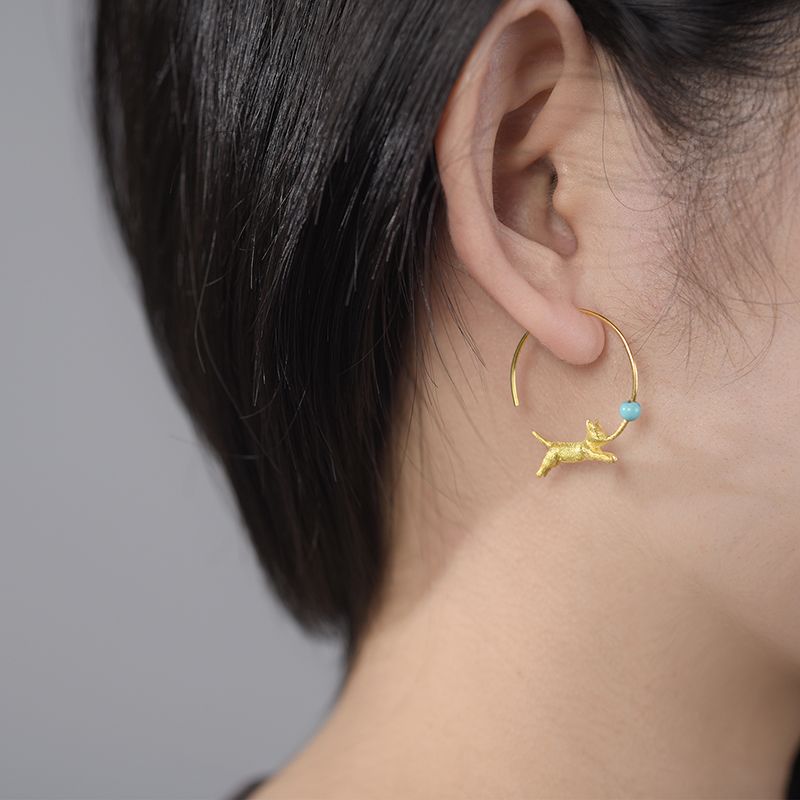 Pendientes Gato Corriendo Con Perla Azul y Plata de Ley Con Oro 18k Para Mujer