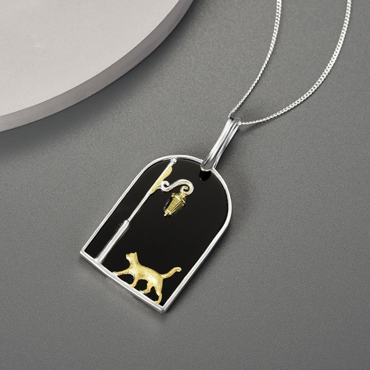 Collar Gato En La Noche con Piedra Ágata Negra  de plata de ley y oro 18k, Calidad Española, 100% Hecho a Mano para mujeres