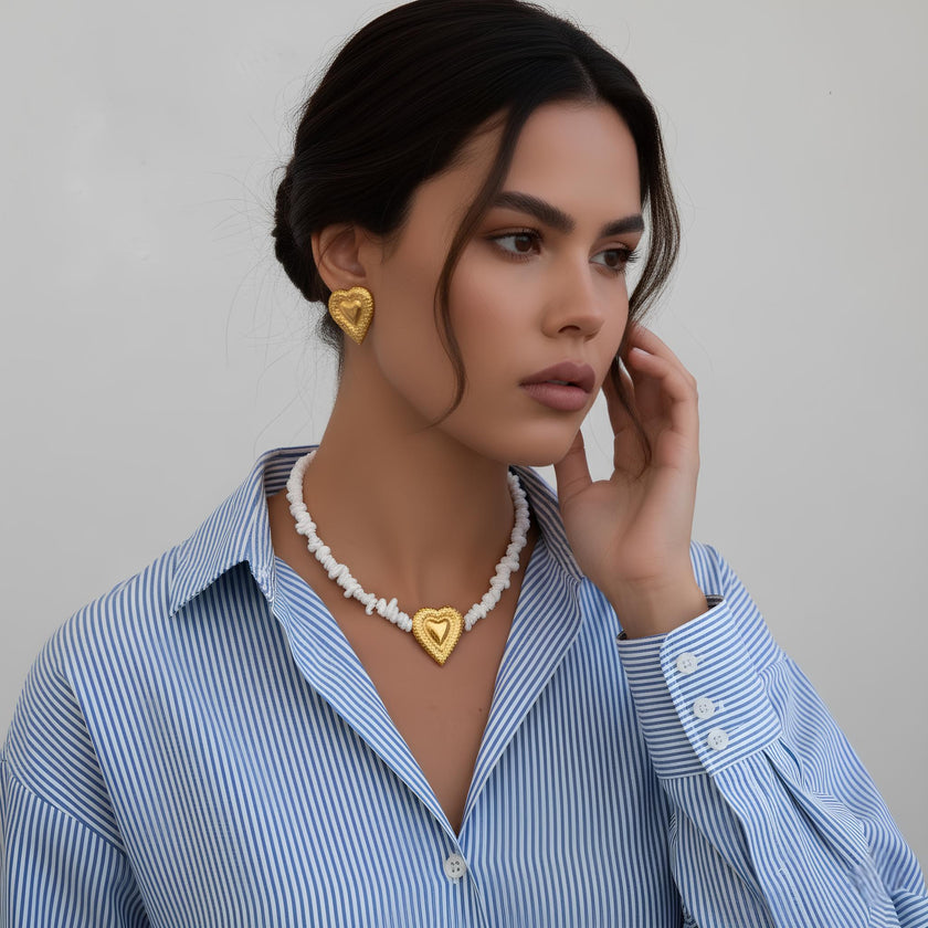 Collar de Corazón Martillado con Piedra Delicada