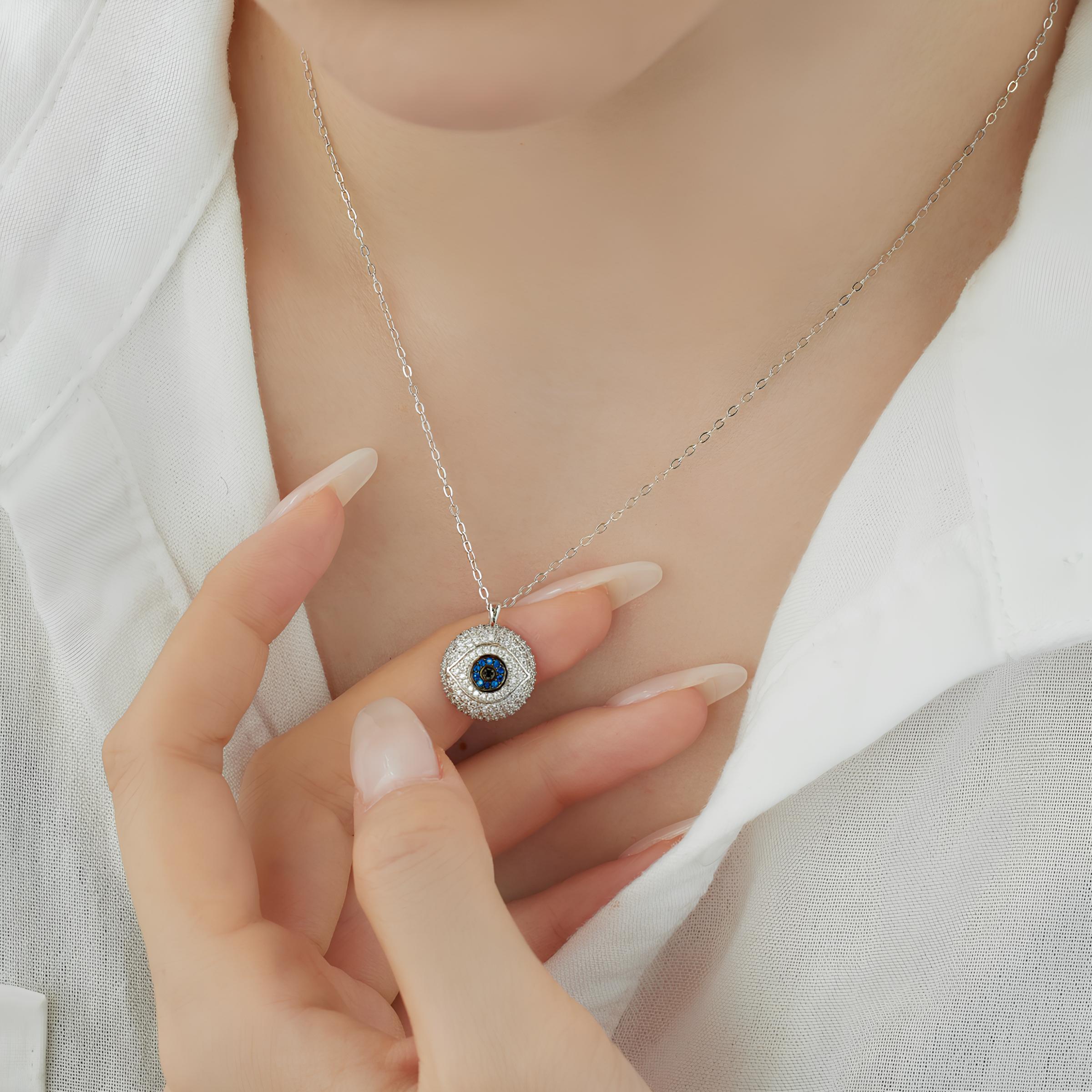 Collar Mirada de Zafiro del Guardián